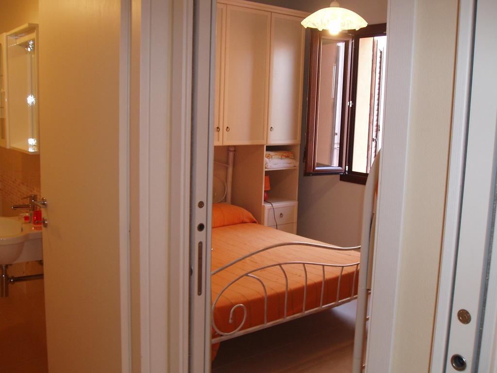Il Girasole Villa Sant'Antioco Bilik gambar